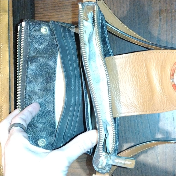 Michael Kors Crossbody Foldout Wallet Built-in Handbag - Picture 4 of 8